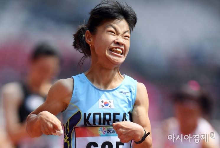 [포토]전민재, 나이 잊은 금빛 질주