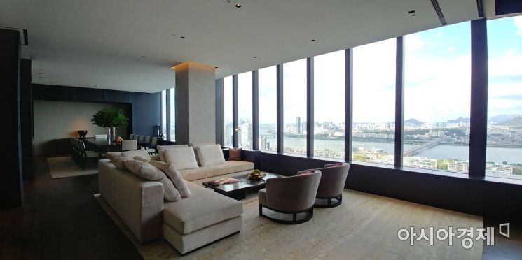 [르포]복층 펜트하우스 내 엘리베이터까지…럭셔리로 승부 'JW메리어트서울'