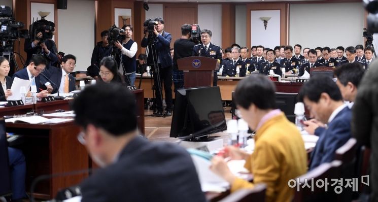 민갑룡 경찰청장이 11일 서울 서대문구 경찰청에서 열린 국회 행정안전위원회 국정감사에서 업무 보고를 하고 있다./김현민 기자 kimhyun81@
