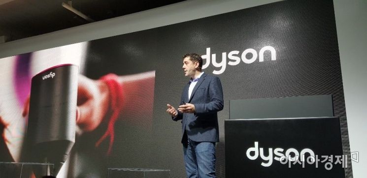 다이슨이 만들면 '고데기'도 60만원…가격 차별 논란, 이번에는?