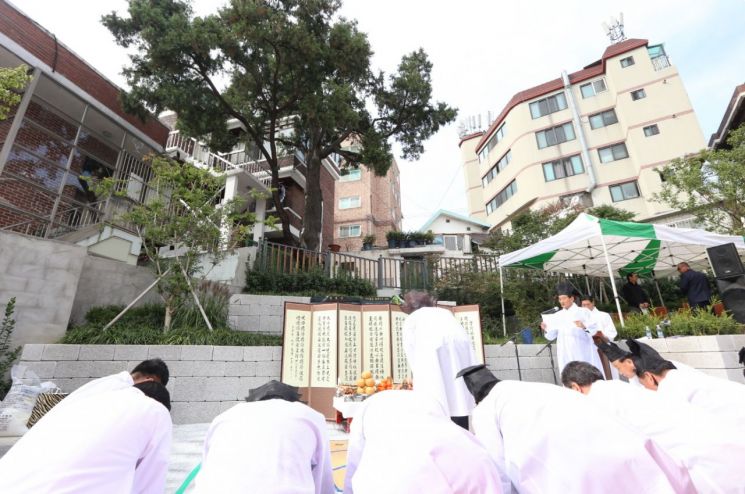 수령 500년된 '가리봉동 측백나무 제례' 올려 