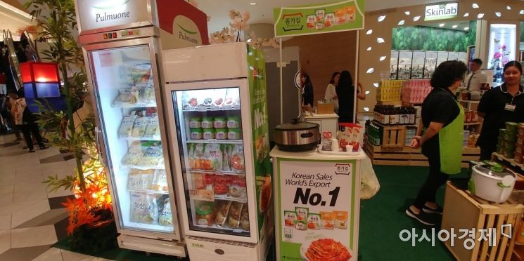 [르포]"불닭볶음면·대박라면 별도 매대까지"…말레이시아 마트 가득 채운 K-푸드