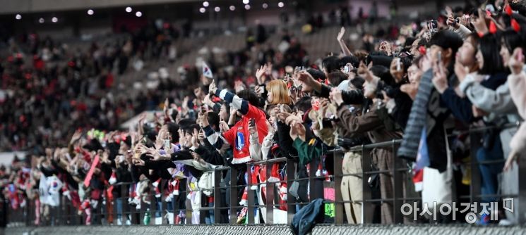 [포토] 태극전사를 향한 열렬한 환호
