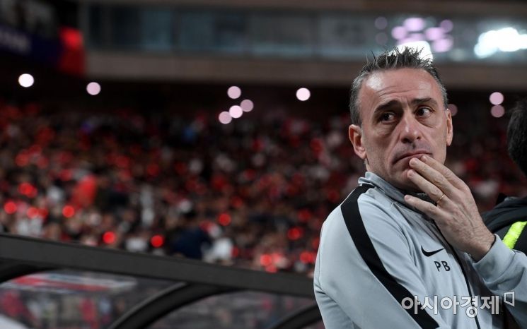 [포토] 킥오프 기다리는 벤투 감독