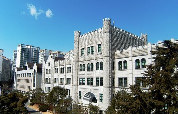 경찰, '동덕여대 캠퍼스 알몸사진 촬영·유출' 트위터에 압수영장 발송