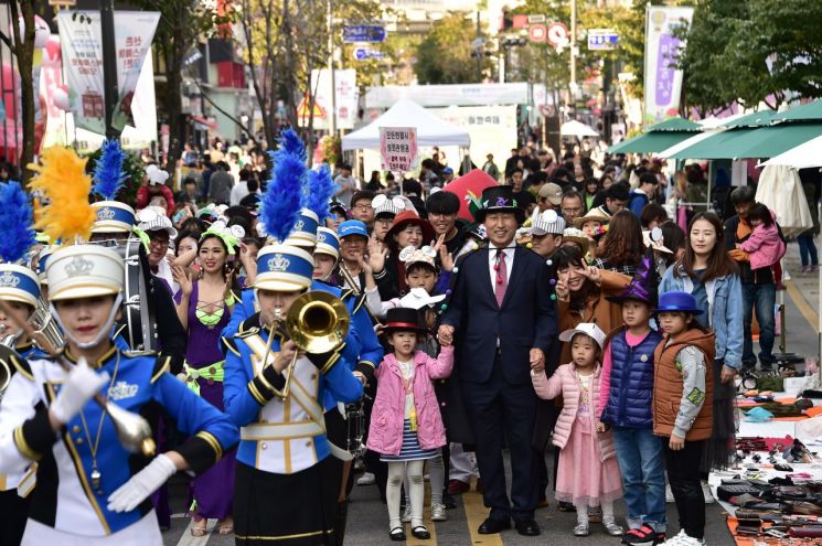 [포토]'2018 서대문구 마을축제' 연세로 일대서 성황리 개최 
