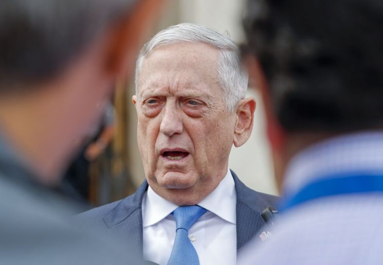 트럼프, 매티스 국방장관 교체 가능성…"그는 일종의 민주당원"