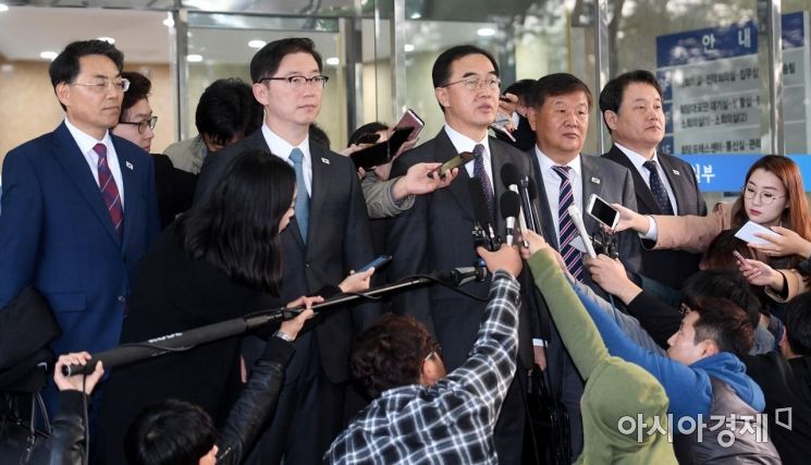 [포토] '남북고위급회담 다녀오겠습니다'