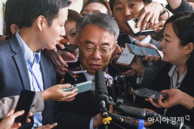 [포토] 취재진 질문 받는 임종헌 전 법원행정처 차장