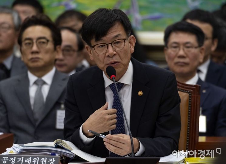 [포토] 답변하는 김상조 공정위원장