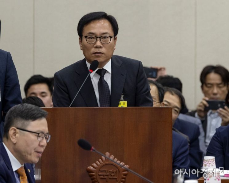 [포토] 답변하는 강환구 현대중공업 대표