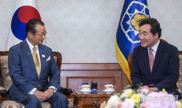 [포토] 환하게 웃는 이낙연 총리-다케오 회장