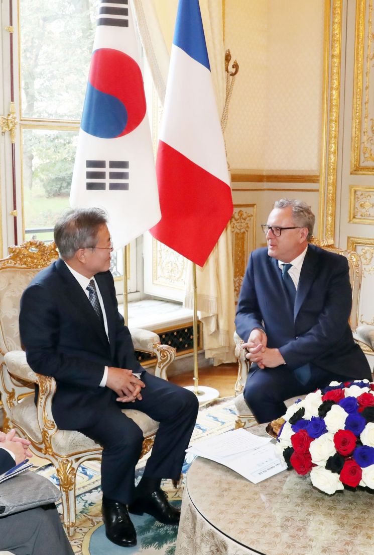 문 대통령 프랑스 하원의장 면담…"北 비핵화 동력 되어 달라" 