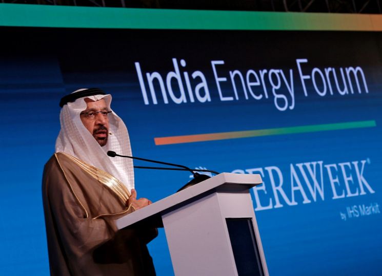 인도 뉴델리를 방문중인 칼리드 알팔리 사우디 산업에너지광물부 장관이 15일(현지시간) 인도 에너지 포럼에서 연설을 하고 있다. [이미지출처=로이터연합뉴스]