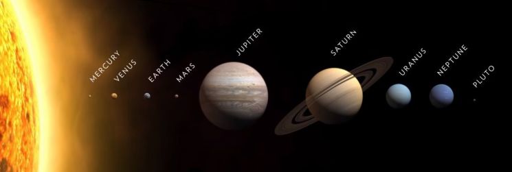 '명왕성(Pluto)'은 태양계의 아홉 번째 행성의 자격을 상실했습니다. '134340플루토'는 왼쪽의 행성들에 비해 규모가 적어 점처럼 보입니다.[사진=NASA]