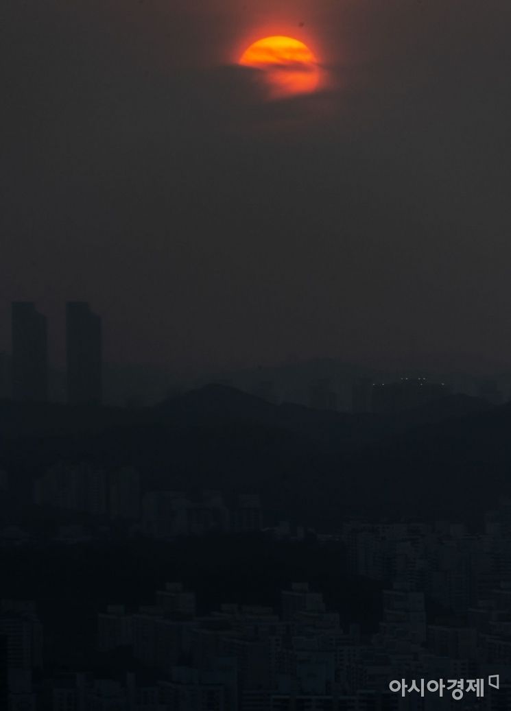 [포토] 미세먼지 자욱한 서울하늘