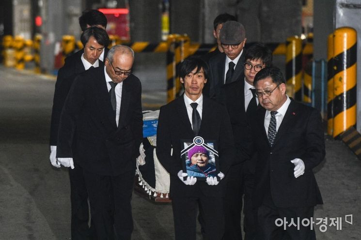 [포토] 인천공항 통해 도착한 유영직 대원 시신