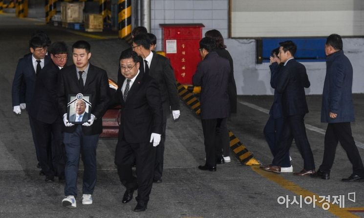 [포토] 정준모 대원 시신 인천공항 통해 도착