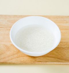 1. 쌀은 깨끗하게 씻어 20분 정도 불린다.