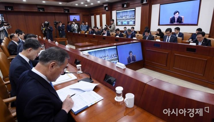 [포토] 서울-세종간 영상으로 진행되는 국정현안점검조정회의