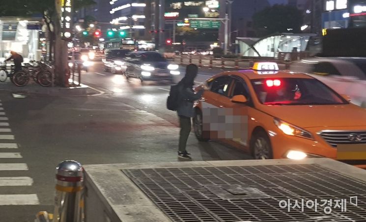 Court Rules "Suspension of Taxi Company Operation for Refusing Rides Is Lawful"