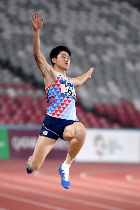 광주광역시 소속 김덕현 선수가 지난 17일 전북 익산종합운동장에서  열린 남자일반부 세단뛰기 결승에서 16m45의 기록으로 대회 7연패의 금자탑을 쌓았다. 사진=광주광역시체육회