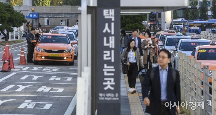 [포토] 서울역 택시승하창은 지금?