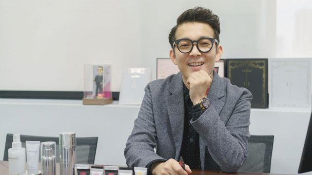 색조브랜드 '드레스킨'을 내놓은 21년 경력의 메이크업 아티스트 황방훈 쌩크드보떼 대표원장