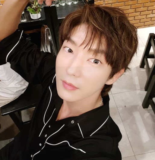 [#스타샷] '아는 형님' 이준기 여유로운 일상…날카로운 턱선