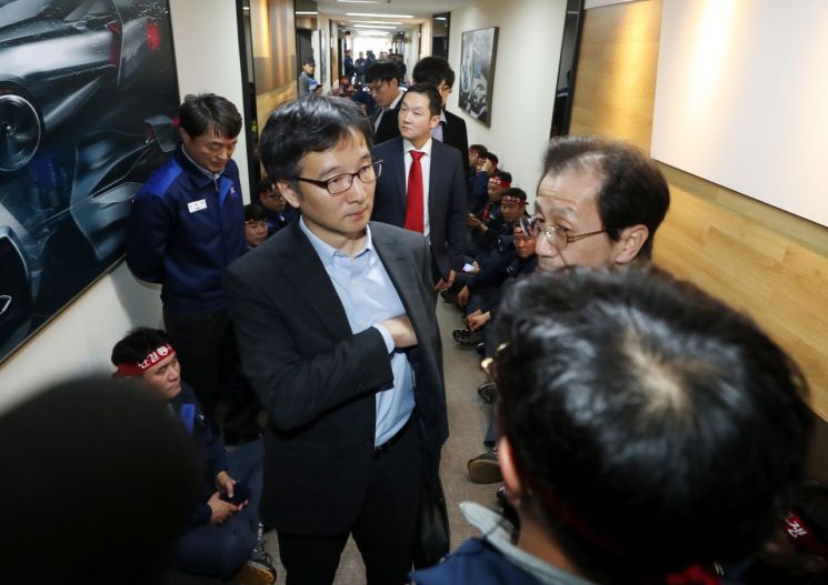 한국GM, 주총서 '법인분리' 가결…노조·산은, 법적 대응 나설까(종합)