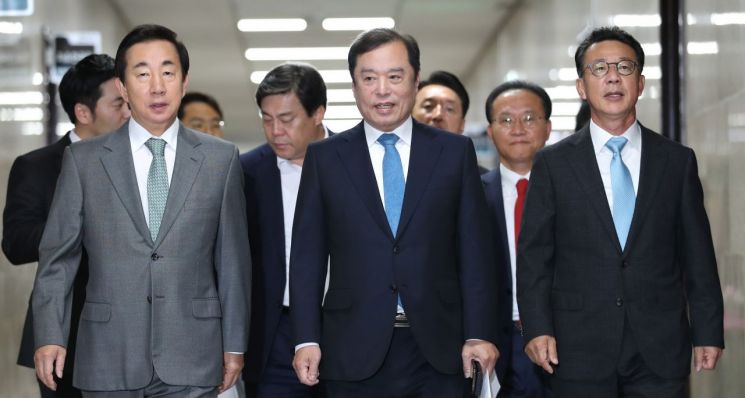 국감 후반부…한국당, 외부선 '고용세습'·내부선 '당권경쟁'