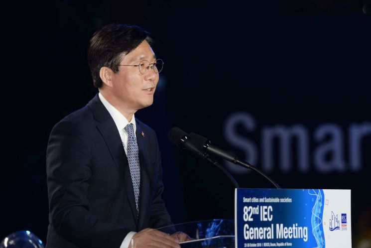 성윤모 장관 "수소경제 우리의 미래 핵심과제…연내 로드맵 수립"