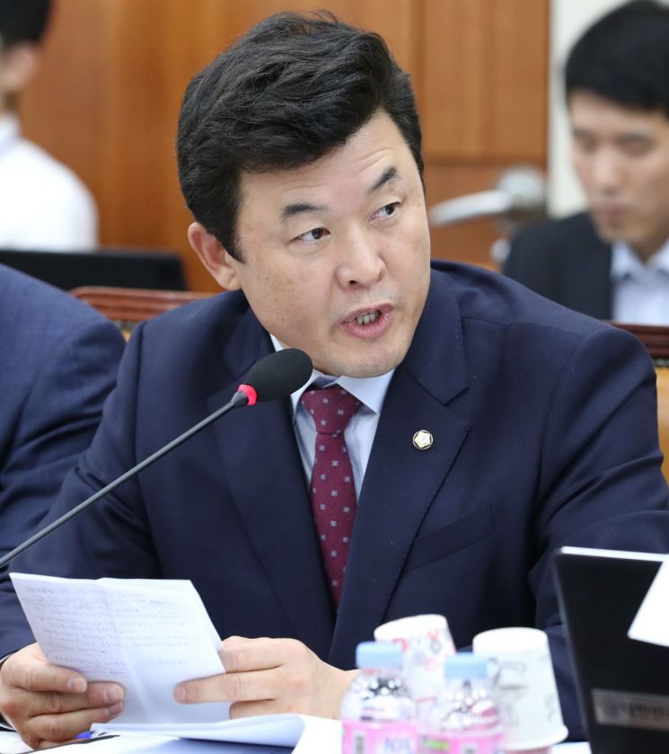 한국당 "판문점선언 부속합의서 의결…문재인 정부 협치 논할 자격도 없어"