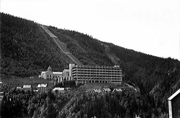 2차 대전 당시 나치 독일에 점령된 이후 중수 생산기지 중 하나가 됐던 노르웨이 베모르크 수력발전소 모습(사진=위키피디아)
