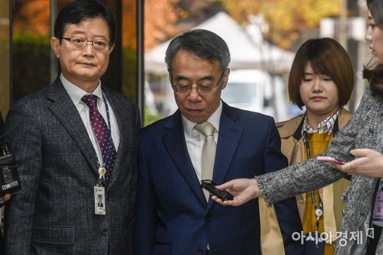  '사법농단' 임종헌 '구속 후 첫 소환’…윗선 소환 ‘전초전’(종합)