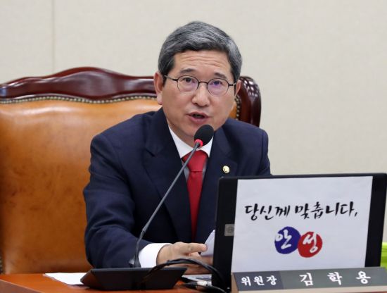 일자리대책·채용비리·최저임금 성토장된 고용부 국감