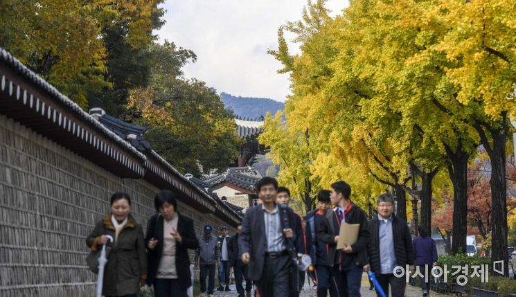 [포토] 단풍 물드는 삼청동길