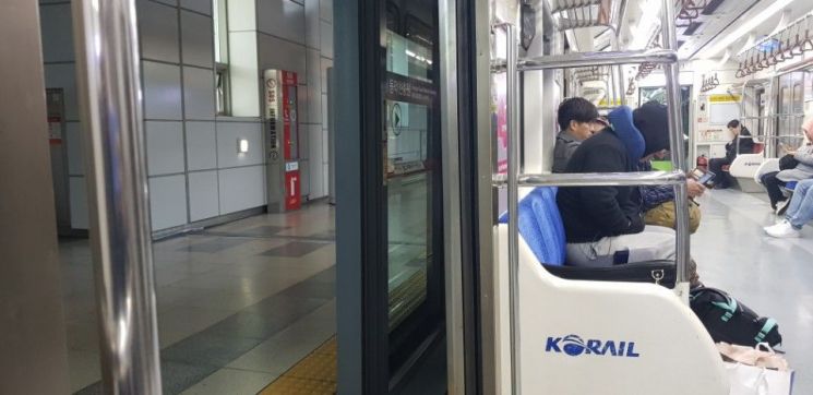 [속보]지하철 4호선 열차 고장…당고개行 50분째 지연