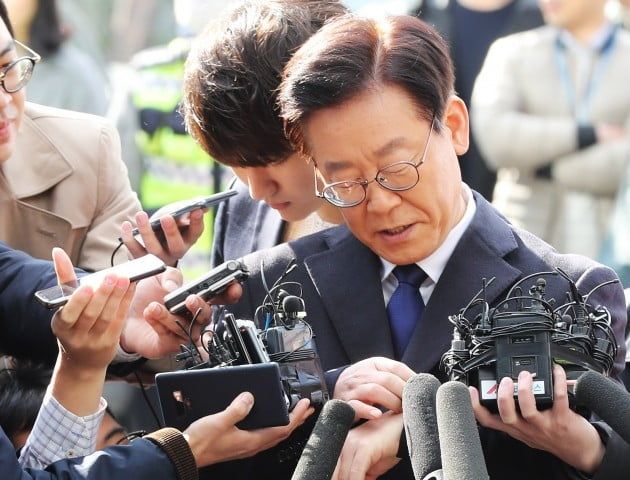 경찰, 이재명-김부선 ‘여배우 스캔들’ 수사 손 뗀다