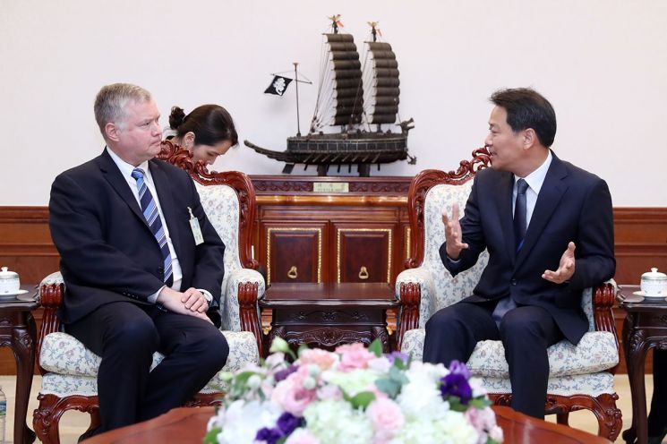 비건 美 대북 특별대표, 임종석 이어 내일은 정의용 면담(종합)