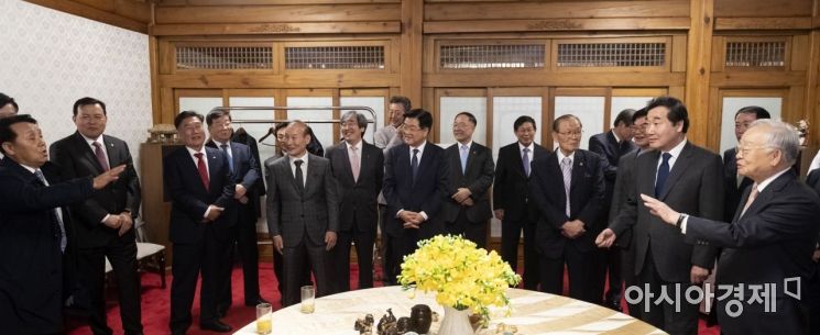 [포토] 경총 회장단 만나는 이낙연 총리