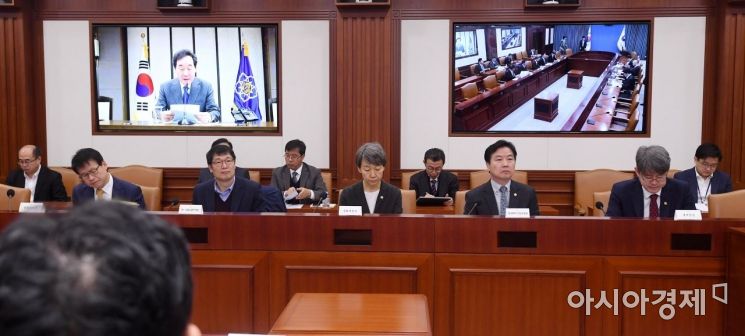 [포토] 서울-세종간 영상회의로 진행된 국정현안점검회의