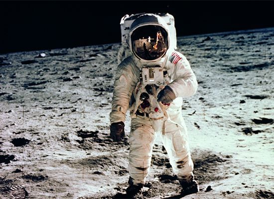 달에도 미세먼지가 있을까요? 달에 다녀온 우주비행사 12명이 '달 알러지' 증세를 보였는데 원인이 '달 먼지'였다고 합니다. [사진=NASA 홈페이지]