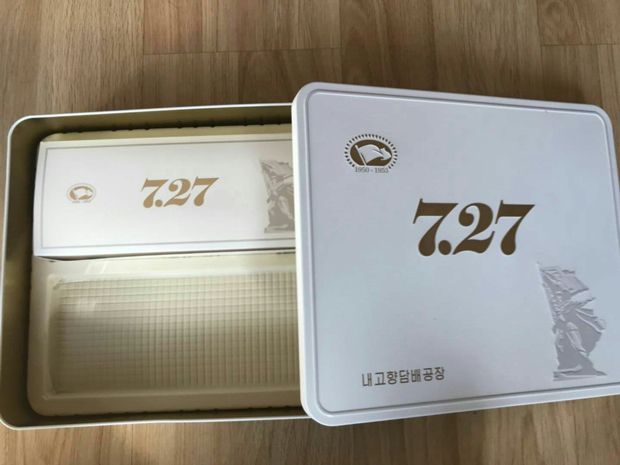 김정은이 즐겨 피우는 담배는 ‘7.27’