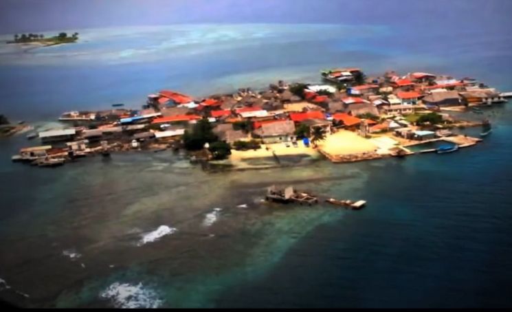 투발루나 몰디브 등 일부 섬나라는 물에 잠겨가고 있습니다. [사진=유튜브 화면캡처]