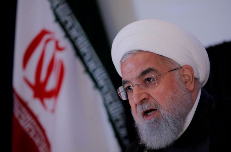 '美 제재 첫날' 이란 대통령 "원유 판매 지속…제재 극복할 것"