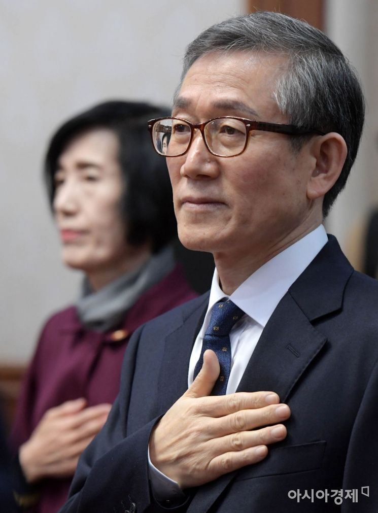 [포토]옅은 미소 보이는 정운현 국무총리 비서실장