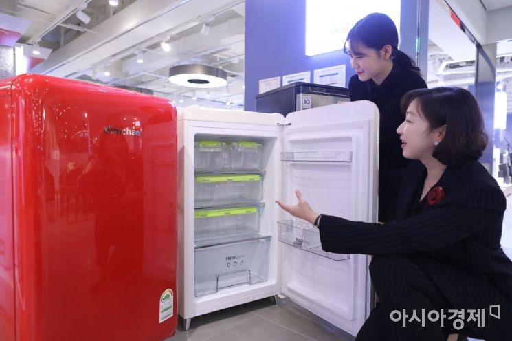 롯데백화점 광주점, 1인가구 추천 소형 김치냉장고 선보여