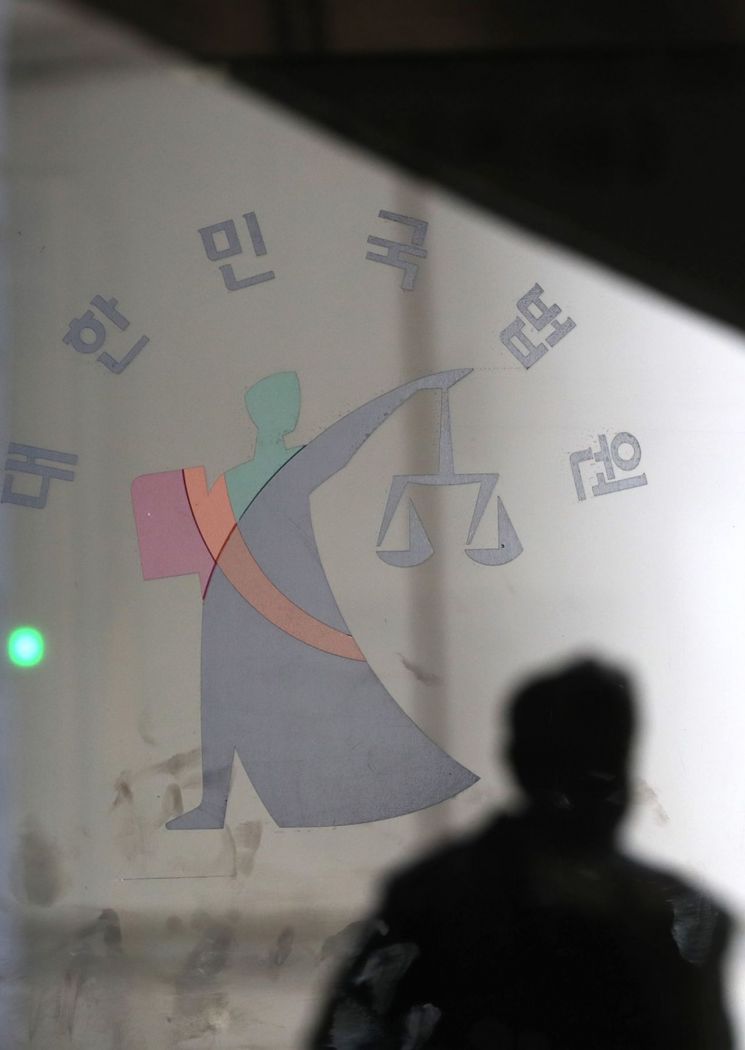 '경비원 살해' 20대 1심 징역 38년…"심신미약 인정"