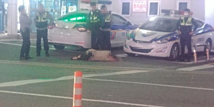 [단독]“내 몸에 손대지마”…경찰 4명 ‘만취 여성’ 대응 논란